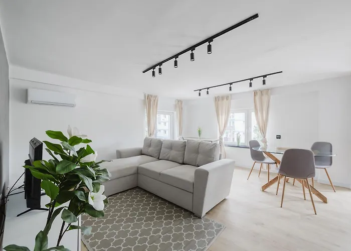 Apartment Grunwald Raszynska Bright By Bookinghost