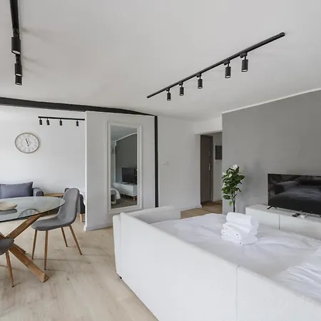 Grunwald Raszynska Bright By Bookinghost Apartman Poznań
