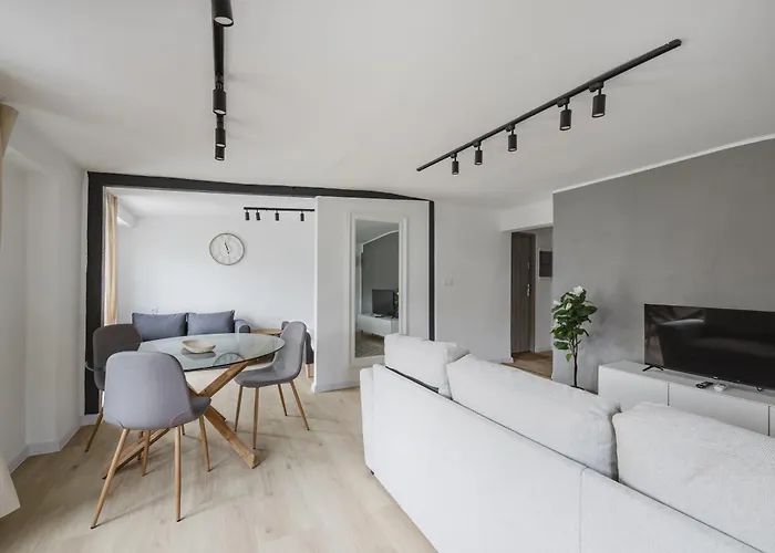 Grunwald Raszynska Bright By Bookinghost Poznan