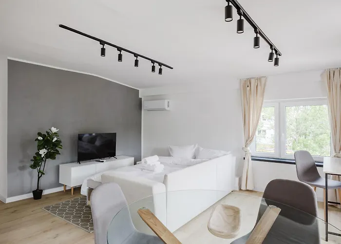 Apartment Grunwald Raszynska Bright By Bookinghost